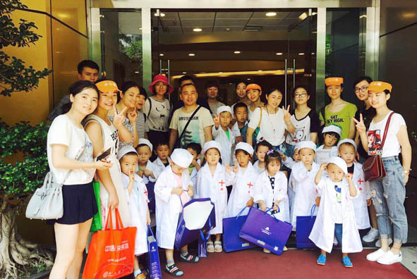 6月5日，“小牙医儿童职业体验”活动在成都新世纪妇女儿童医院举行
