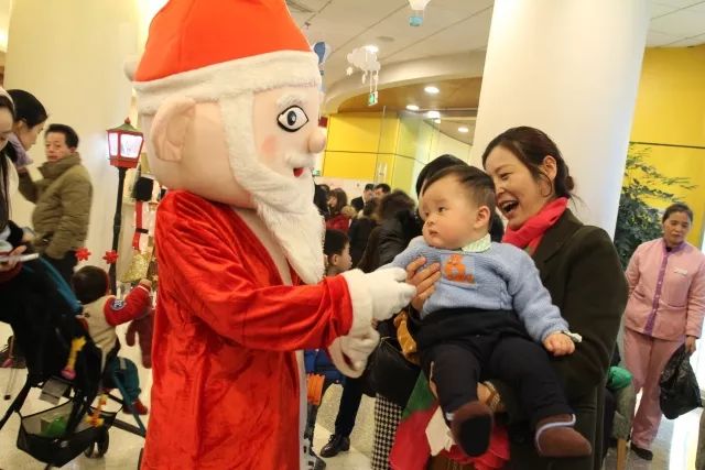 12月会员活动回顾 | 小朋友第一次见圣诞老人，表情居然是这样的！！
